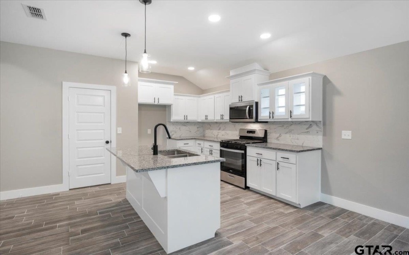 16226 Crossing Circle, Lindale, TX 75771, 4 Bedrooms Bedrooms, ,2 BathroomsBathrooms,Residential,For Sale,16226 Crossing Circle,25005995