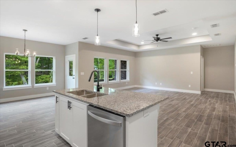 16226 Crossing Circle, Lindale, TX 75771, 4 Bedrooms Bedrooms, ,2 BathroomsBathrooms,Residential,For Sale,16226 Crossing Circle,25005995
