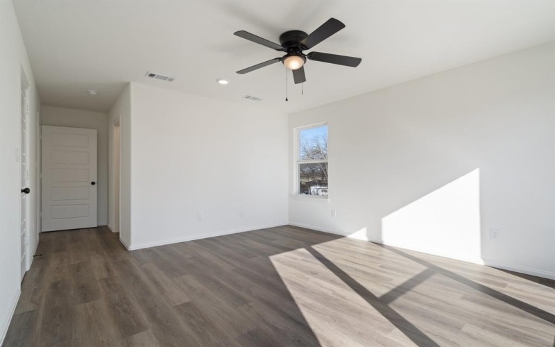 1404 Missouri Avenue, Fort Worth, TX 76104, 4 Bedrooms Bedrooms, ,3 BathroomsBathrooms,Residential,For Sale,1404 Missouri Avenue,20868744
