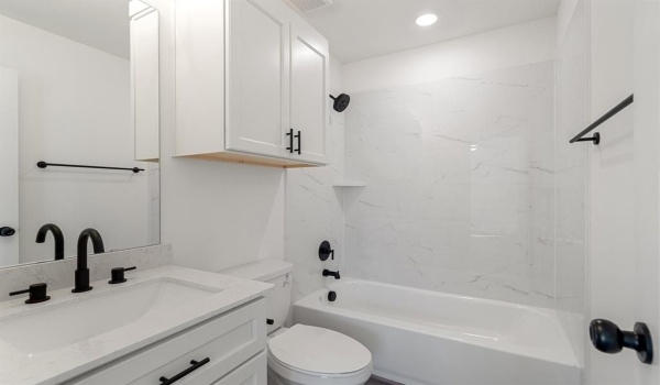 1404 Missouri Avenue, Fort Worth, TX 76104, 4 Bedrooms Bedrooms, ,3 BathroomsBathrooms,Residential,For Sale,1404 Missouri Avenue,20868744