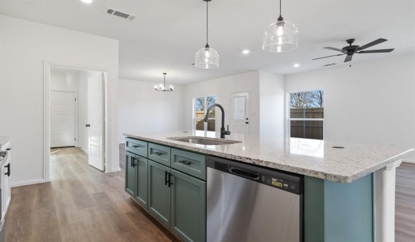 1404 Missouri Avenue, Fort Worth, TX 76104, 4 Bedrooms Bedrooms, ,3 BathroomsBathrooms,Residential,For Sale,1404 Missouri Avenue,20868744