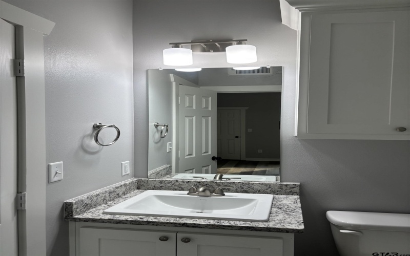 11571 apt 101 19th, Tyler, TX 75708, 1 Bedroom Bedrooms, ,1 BathroomBathrooms,Residential,For Sale,11571 apt 101 19th,25006910