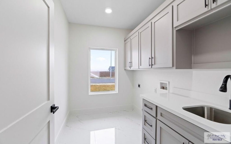 4575 RIVER OAK CIR, BROWNSVILLE, TX 78520, 3 Bedrooms Bedrooms, ,2 BathroomsBathrooms,Residential,For Sale,4575 RIVER OAK CIR,29762469