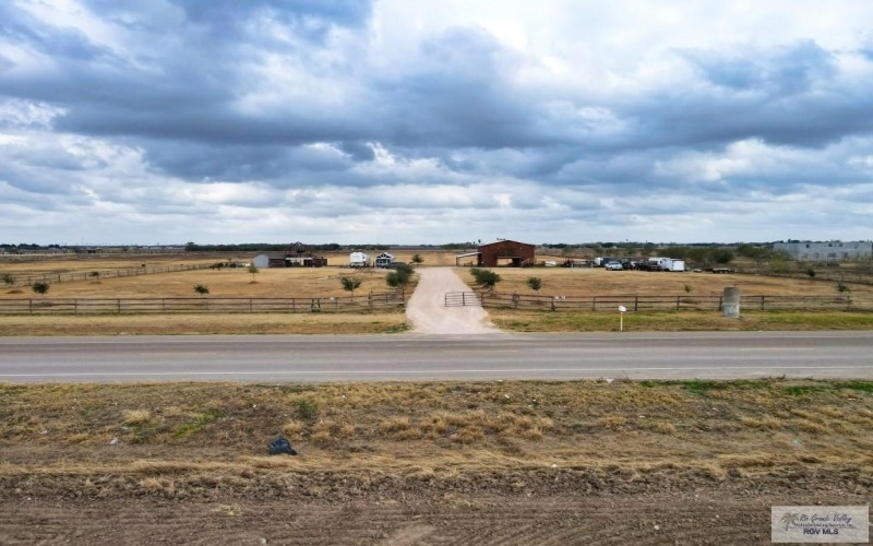 12400 MILE 2 WEST, MERCEDES, TX 78570, 3 Habitaciones Habitaciones , ,2 BañosBaños,Residential,En Venta,12400 MILE 2 WEST,29762518