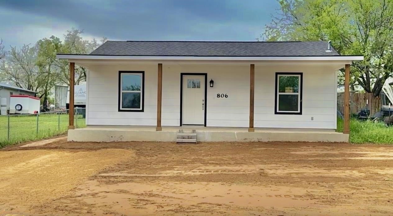 806 E Brown Street, Llano, TX 78643, 3 Bedrooms Bedrooms, ,2 BathroomsBathrooms,Residential,For Sale,806 E Brown Street,172810