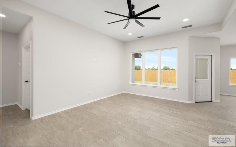 324 N LEON AVE, ELSA, TX 78543, 3 Bedrooms Bedrooms, ,2 BathroomsBathrooms,Residential,For Sale,324 N LEON AVE,29765118