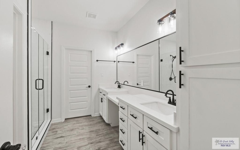 402 LAVACA DR., SAN BENITO, TX 78586, 3 Habitaciones Habitaciones , ,2 BañosBaños,Residential,En Venta,402 LAVACA DR.,29762991