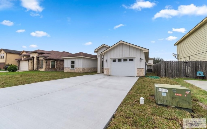 402 LAVACA DR., SAN BENITO, TX 78586, 3 Habitaciones Habitaciones , ,2 BañosBaños,Residential,En Venta,402 LAVACA DR.,29762991