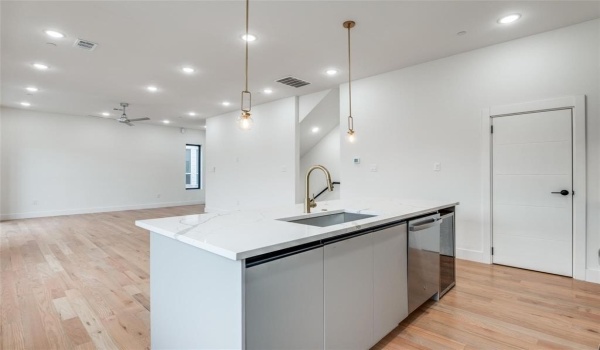 2613 Calvin Street #7, Dallas, TX 75204, 2 Habitaciones Habitaciones , ,2 BañosBaños,Residential Lease,En Alquiler,2613 Calvin Street,20866729