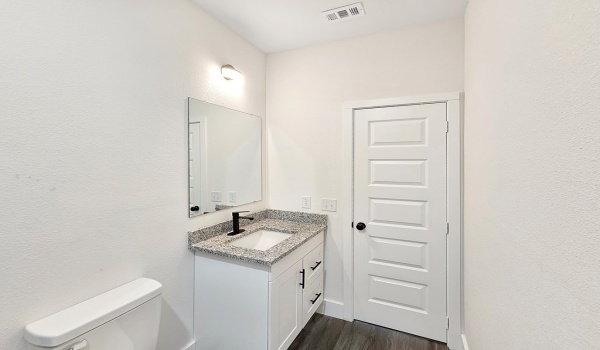 140 Mohican Trail, Mabank, TX 75156, 3 Bedrooms Bedrooms, ,2 BathroomsBathrooms,Residential,For Sale,140 Mohican Trail,107636