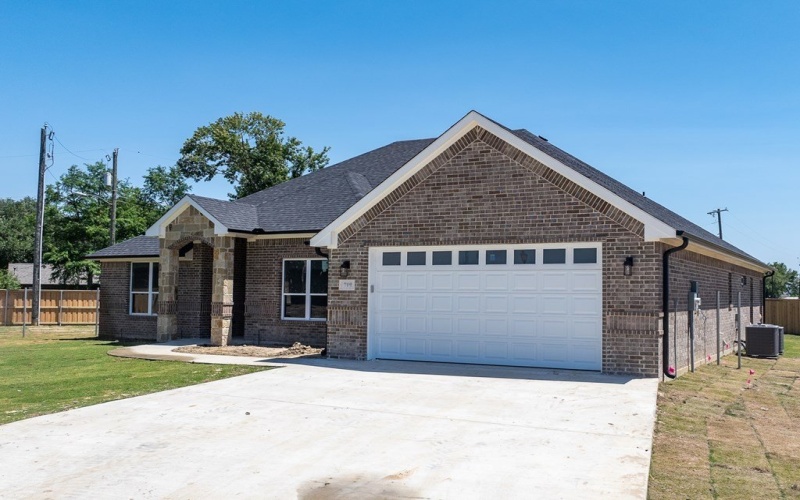 719 Cobblestone Cir, Mabank, TX 75147, 4 Bedrooms Bedrooms, ,3 BathroomsBathrooms,Residential,For Sale,719 Cobblestone Cir,108643