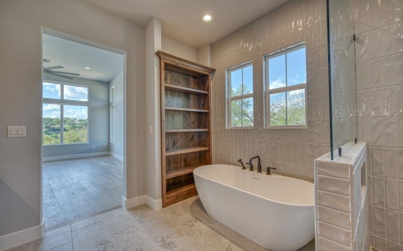 116 LOS ESCONDIDOS, Marble Falls, TX 78654, 4 Bedrooms Bedrooms, ,6 BathroomsBathrooms,Residential,For Sale,116 LOS ESCONDIDOS,169397
