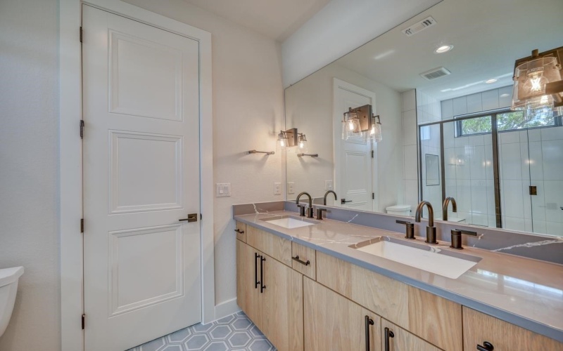 3208 River Oaks Drive, Kingsland, TX 78639, 6 Bedrooms Bedrooms, ,6 BathroomsBathrooms,Residential,For Sale,3208 River Oaks Drive,169412