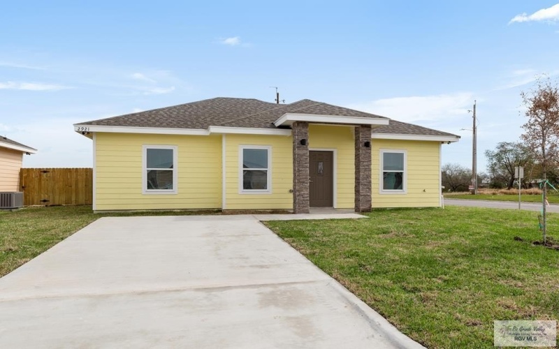 2921 MARIA DR, LA FERIA, TX 78559, 3 Bedrooms Bedrooms, ,2 BathroomsBathrooms,Residential,For Sale,2921 MARIA DR,29750155