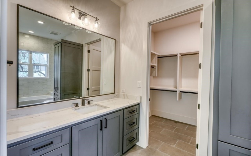 112 Los Escondidos, Marble Falls, TX 78654, 5 Bedrooms Bedrooms, ,6 BathroomsBathrooms,Residential,For Sale,112 Los Escondidos,171291