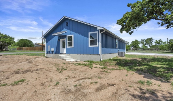 1701 Lakewood, Kingsland, TX 78639, 3 Bedrooms Bedrooms, ,2 BathroomsBathrooms,Residential,For Sale,1701 Lakewood,171644