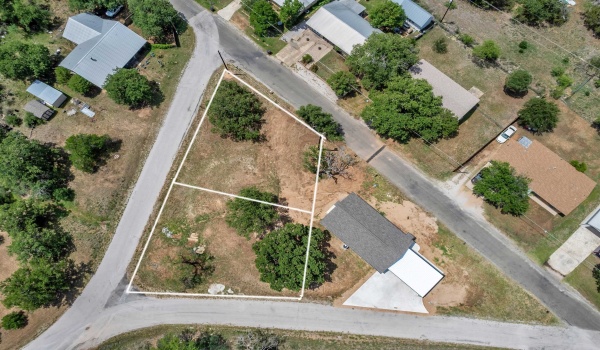 1701 Lakewood, Kingsland, TX 78639, 3 Bedrooms Bedrooms, ,2 BathroomsBathrooms,Residential,For Sale,1701 Lakewood,171644