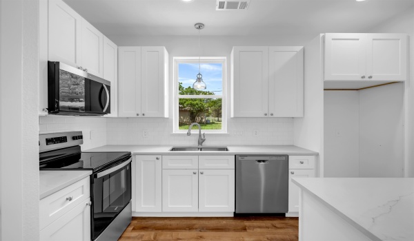 1701 Lakewood, Kingsland, TX 78639, 3 Bedrooms Bedrooms, ,2 BathroomsBathrooms,Residential,For Sale,1701 Lakewood,171644
