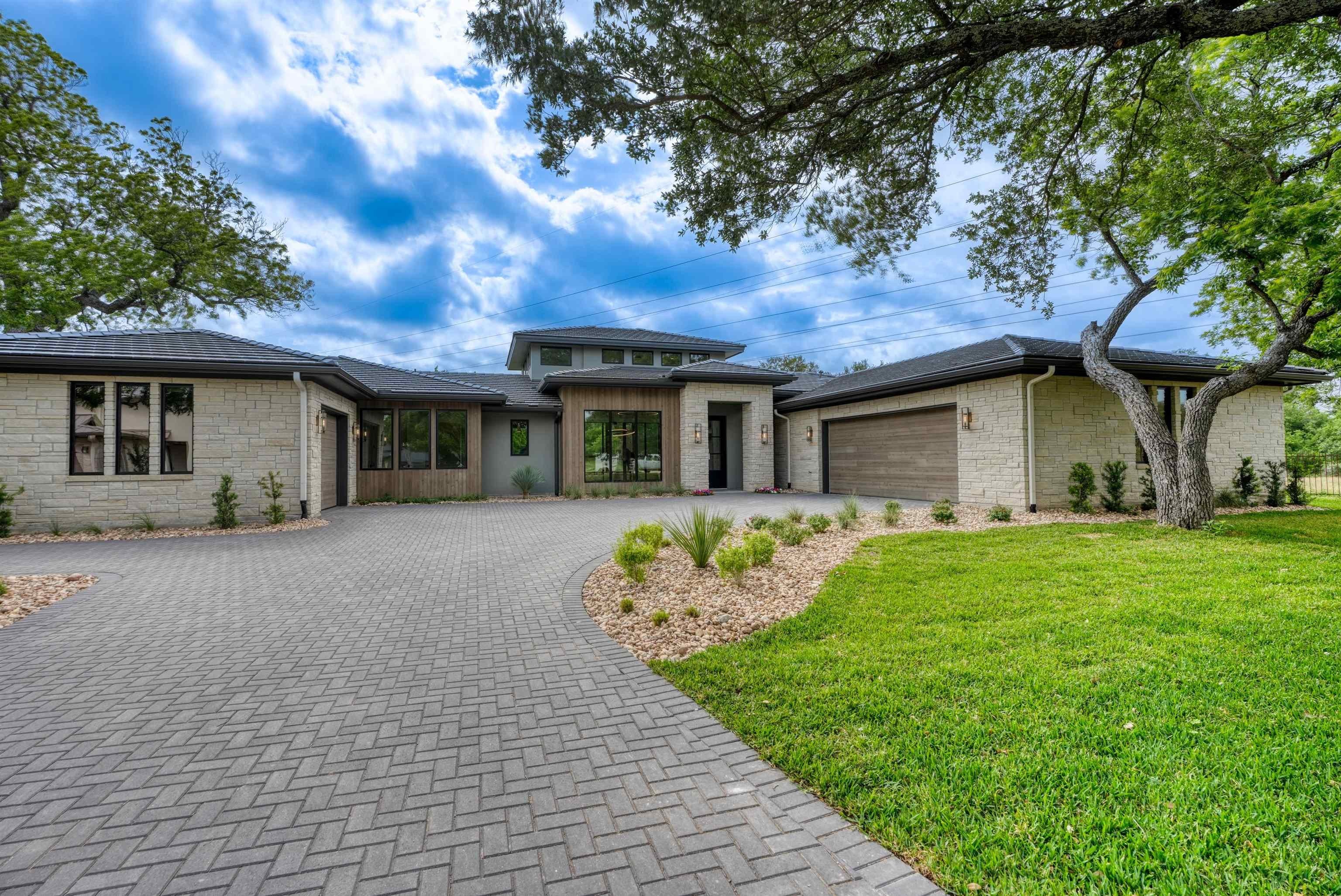 106 Edwards Circle, Horseshoe Bay, TX 78657, 3 Bedrooms Bedrooms, ,5 BathroomsBathrooms,Residential,For Sale,106 Edwards Circle,172076
