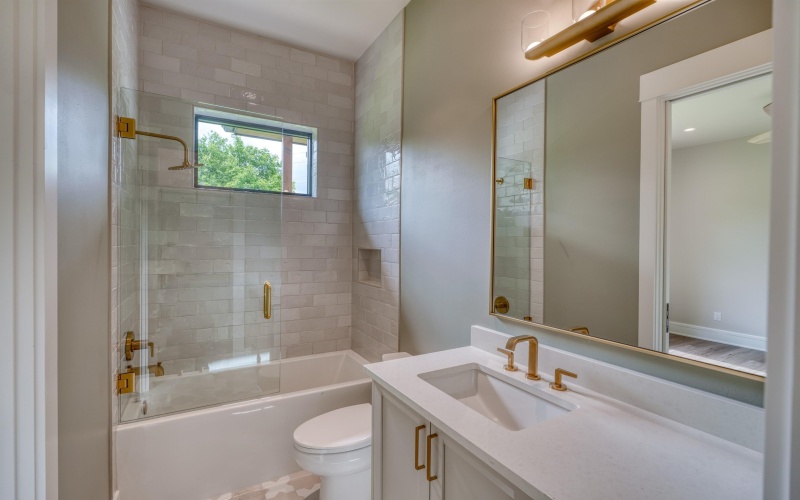 106 Edwards Circle, Horseshoe Bay, TX 78657, 3 Bedrooms Bedrooms, ,5 BathroomsBathrooms,Residential,For Sale,106 Edwards Circle,172076