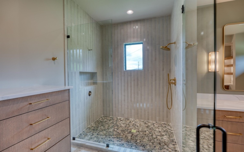 106 Edwards Circle, Horseshoe Bay, TX 78657, 3 Bedrooms Bedrooms, ,5 BathroomsBathrooms,Residential,For Sale,106 Edwards Circle,172076