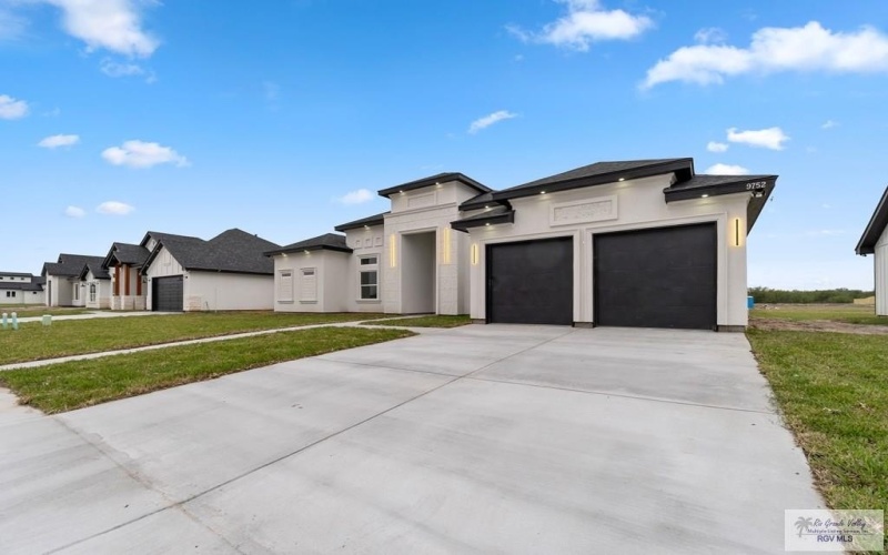 9752 HEIGHTS SOUTH, HARLINGEN, TX 78552, 4 Bedrooms Bedrooms, ,3 BathroomsBathrooms,Residential,For Sale,9752 HEIGHTS SOUTH,29761531