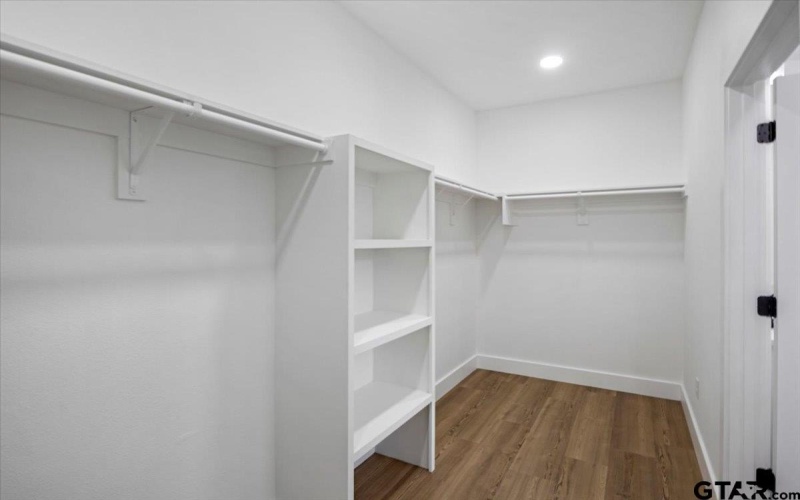 16022 RED OAK RD, Tyler, TX 75707, 4 Habitaciones Habitaciones , ,2 BañosBaños,Residential,En Venta,16022 RED OAK RD,25006516