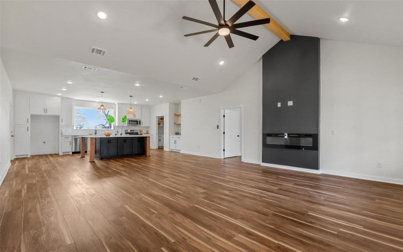 119 Bush Drive, Whitney, TX 76692, 3 Bedrooms Bedrooms, ,2 BathroomsBathrooms,Residential,For Sale,119 Bush Drive,20866797