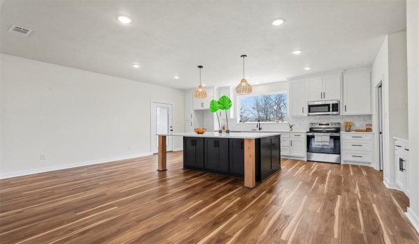 119 Bush Drive, Whitney, TX 76692, 3 Bedrooms Bedrooms, ,2 BathroomsBathrooms,Residential,For Sale,119 Bush Drive,20866797