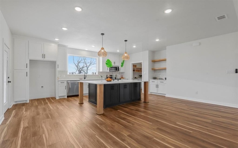 119 Bush Drive, Whitney, TX 76692, 3 Bedrooms Bedrooms, ,2 BathroomsBathrooms,Residential,For Sale,119 Bush Drive,20866797