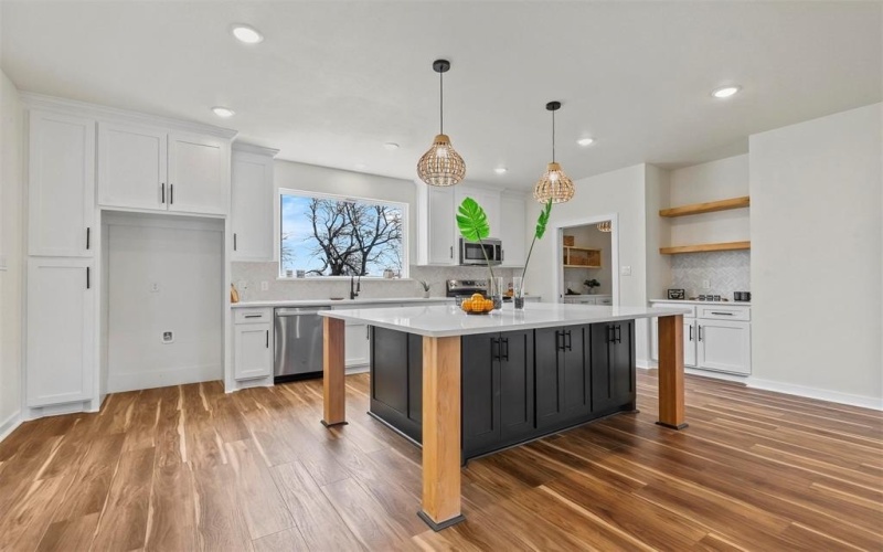 119 Bush Drive, Whitney, TX 76692, 3 Bedrooms Bedrooms, ,2 BathroomsBathrooms,Residential,For Sale,119 Bush Drive,20866797