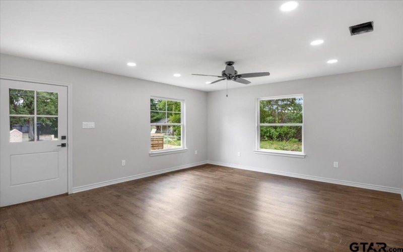 3115 W Rose St., Tyler, TX 75701, 3 Bedrooms Bedrooms, ,2 BathroomsBathrooms,Residential,For Sale,3115 W Rose St.,25006544