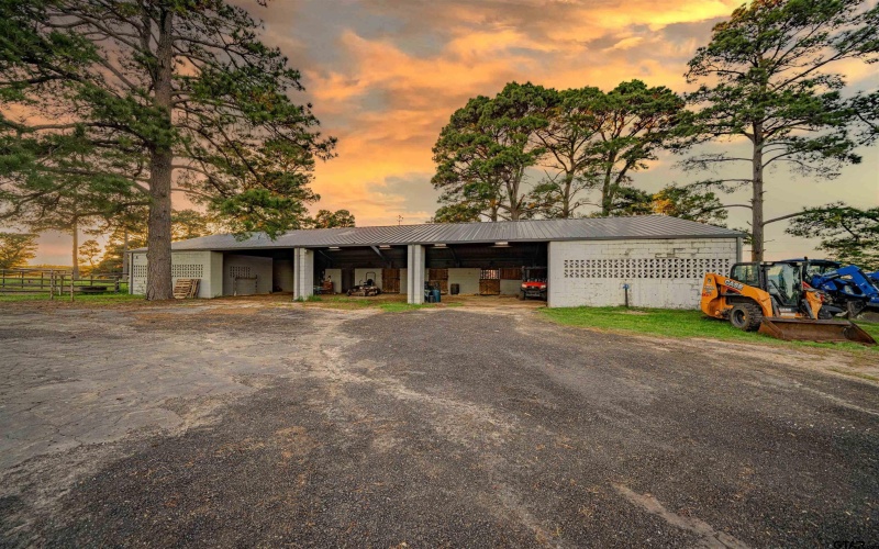 636 County Road 3330, Omaha, TX 75571, 4 Bedrooms Bedrooms, ,5 BathroomsBathrooms,Farm,For Sale,636 County Road 3330,25006589