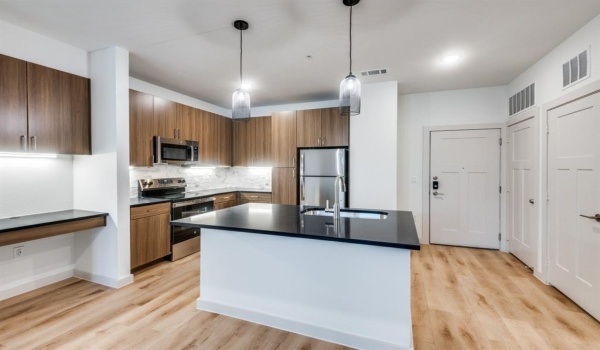 512 N Ewing Avenue #304, Dallas, TX 75203, 1 Dormitorio Habitaciones , ,1 BañoBaños,Residential Lease,En Alquiler,512 N Ewing Avenue,20866798