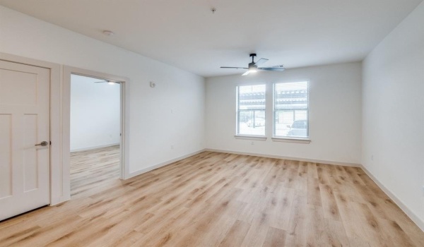 512 N Ewing Avenue #304, Dallas, TX 75203, 1 Dormitorio Habitaciones , ,1 BañoBaños,Residential Lease,En Alquiler,512 N Ewing Avenue,20866798