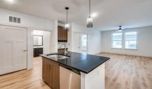 512 N Ewing Avenue #304, Dallas, TX 75203, 1 Dormitorio Habitaciones , ,1 BañoBaños,Residential Lease,En Alquiler,512 N Ewing Avenue,20866798