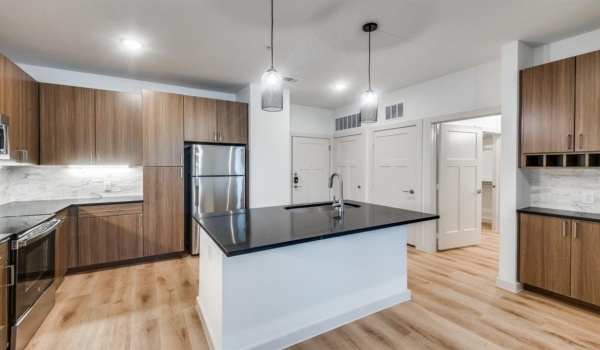 512 N Ewing Avenue #304, Dallas, TX 75203, 1 Dormitorio Habitaciones , ,1 BañoBaños,Residential Lease,En Alquiler,512 N Ewing Avenue,20866798