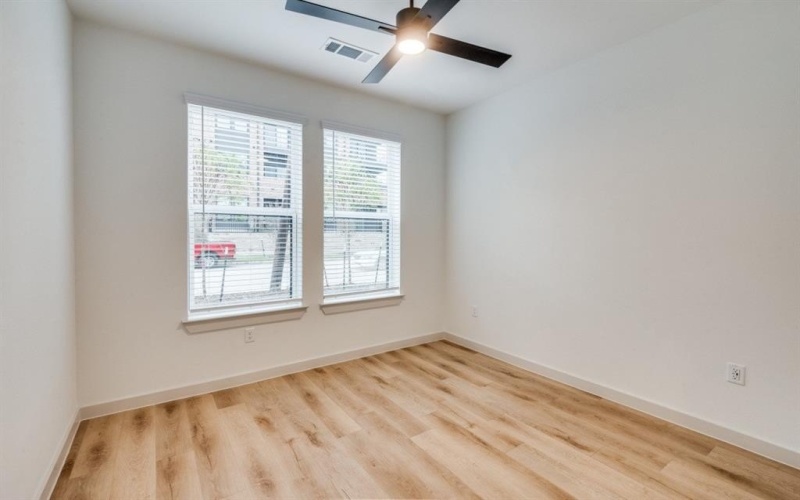 512 N Ewing Avenue #304, Dallas, TX 75203, 1 Dormitorio Habitaciones , ,1 BañoBaños,Residential Lease,En Alquiler,512 N Ewing Avenue,20866798
