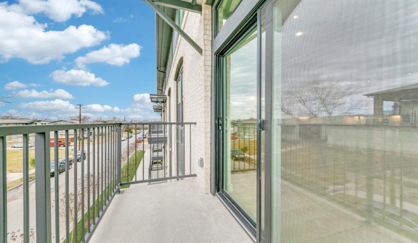 512 N Ewing Avenue #304, Dallas, TX 75203, 1 Dormitorio Habitaciones , ,1 BañoBaños,Residential Lease,En Alquiler,512 N Ewing Avenue,20866798