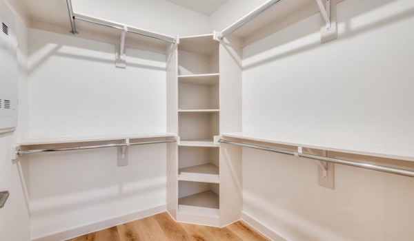 512 N Ewing Avenue #304, Dallas, TX 75203, 1 Dormitorio Habitaciones , ,1 BañoBaños,Residential Lease,En Alquiler,512 N Ewing Avenue,20866798