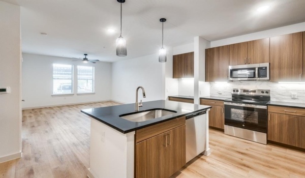 512 N Ewing Avenue #304, Dallas, TX 75203, 1 Dormitorio Habitaciones , ,1 BañoBaños,Residential Lease,En Alquiler,512 N Ewing Avenue,20866798