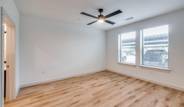 512 N Ewing Avenue #304, Dallas, TX 75203, 1 Dormitorio Habitaciones , ,1 BañoBaños,Residential Lease,En Alquiler,512 N Ewing Avenue,20866798