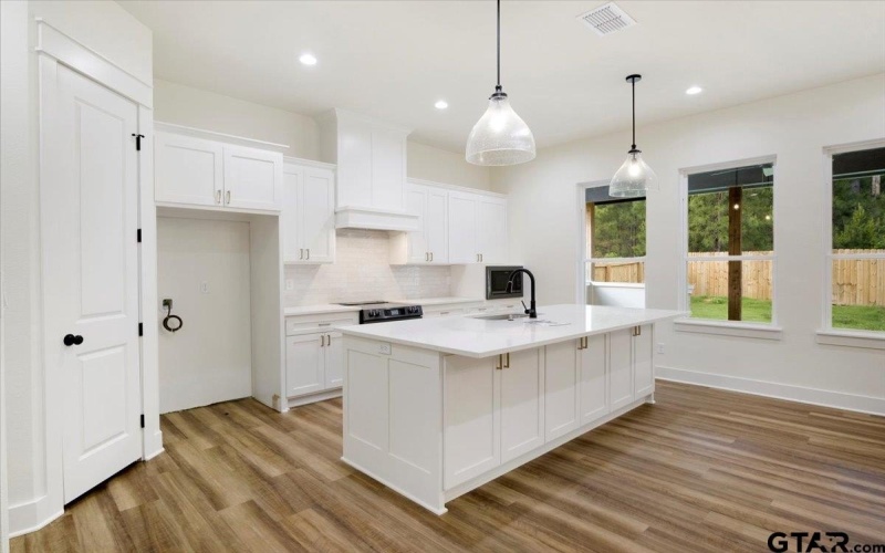 9512 FRIEDLANDER WAY, Tyler, TX 75703, 4 Habitaciones Habitaciones , ,3 BañosBaños,Residential,En Venta,9512 FRIEDLANDER WAY,25006761
