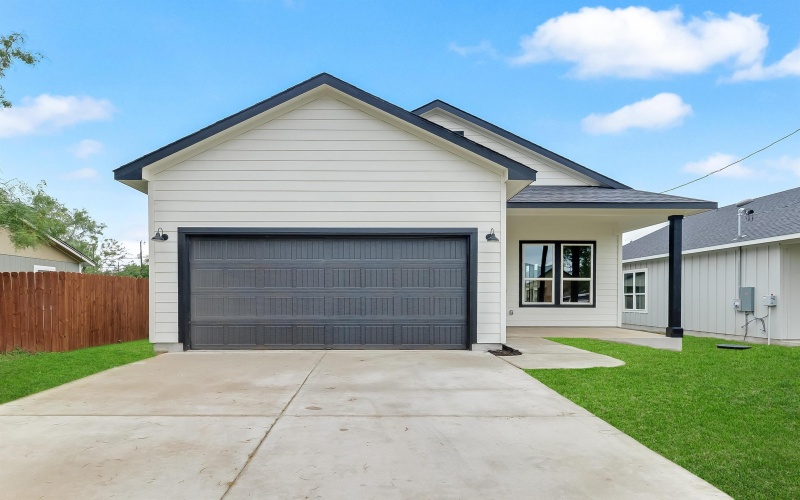 650 Aspen Lane, Cottonwood Shores, TX 78657, 3 Bedrooms Bedrooms, ,2 BathroomsBathrooms,Residential,For Sale,650 Aspen Lane,172910