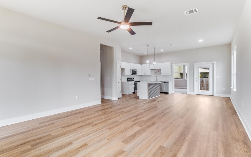 650 Aspen Lane, Cottonwood Shores, TX 78657, 3 Bedrooms Bedrooms, ,2 BathroomsBathrooms,Residential,For Sale,650 Aspen Lane,172910