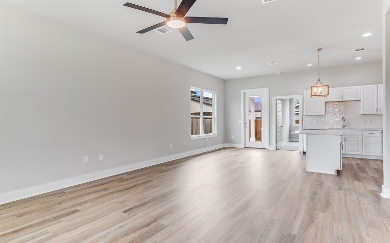 652 Aspen Lane, Cottonwood Shores, TX 78657, 3 Habitaciones Habitaciones , ,2 BañosBaños,Residential,En Venta,652 Aspen Lane,172911