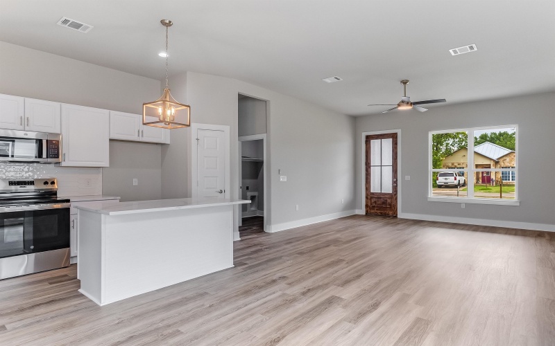 652 Aspen Lane, Cottonwood Shores, TX 78657, 3 Habitaciones Habitaciones , ,2 BañosBaños,Residential,En Venta,652 Aspen Lane,172911