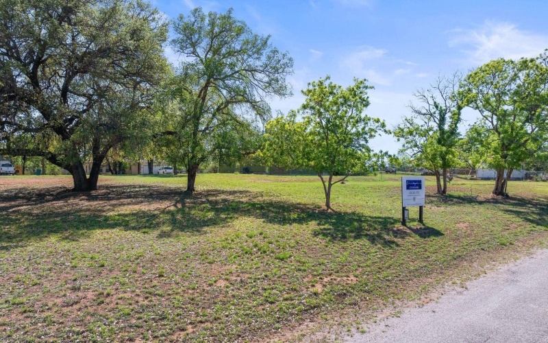 208 Norwood Drive, Granite Shoals, TX 78654, 4 Bedrooms Bedrooms, ,3 BathroomsBathrooms,Residential,For Sale,208 Norwood Drive,173062