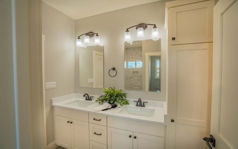 1811 Chateau Lane, Kerrville, TX 78028, 4 Habitaciones Habitaciones , ,2 BañosBaños,Residential,En Venta,1811 Chateau Lane,114390