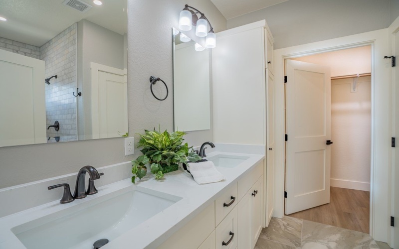 1811 Chateau Lane, Kerrville, TX 78028, 4 Habitaciones Habitaciones , ,2 BañosBaños,Residential,En Venta,1811 Chateau Lane,114390
